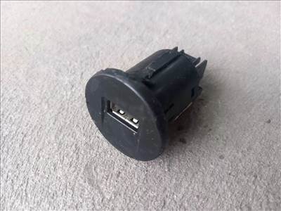 Renault Master Opel MOVANO 10- USB csatlakozó foglalat kapcsoló 219