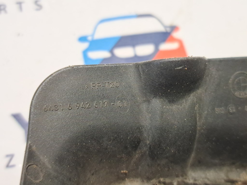 BMW E81 E87 E82 E88 E90 E91 E92 E93 E84 X1 bal elsõ levélrács lefolyó rács 3. kép