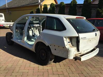 Skoda Octavia 3 hátsó sárvédő negyed tető