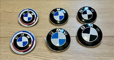 BMW EMBLÉMA JEL LOGO x1 x2 x3 x4 x5 x6 x7 51148132375