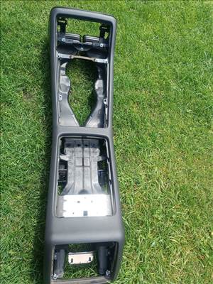 Audi A8 D3 4E középkonzol box
