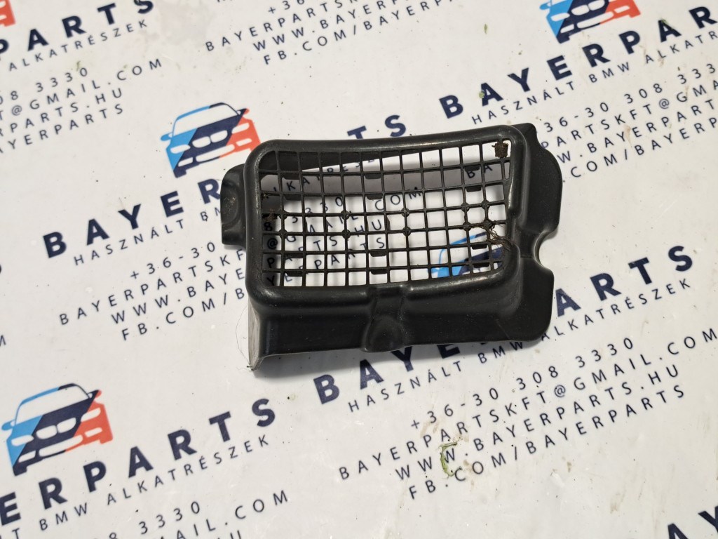 BMW E81 E87 E82 E88 E90 E91 E92 E93 E84 X1 bal elsõ levélrács lefolyó rács 2. kép