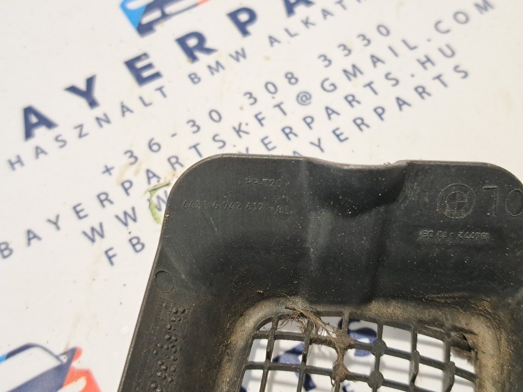 BMW E81 E87 E82 E88 E90 E91 E92 E93 E84 X1 bal elsõ levélrács lefolyó rács 3. kép
