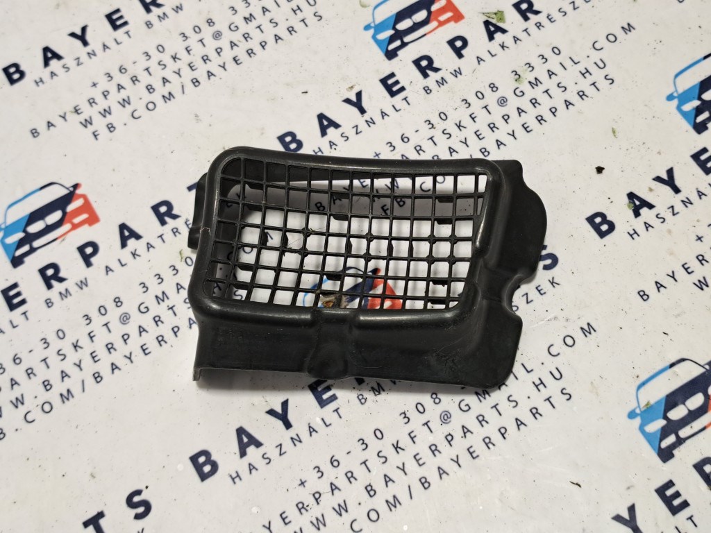 BMW E81 E87 E82 E88 E90 E91 E92 E93 E84 X1 bal elsõ levélrács lefolyó rács 2. kép