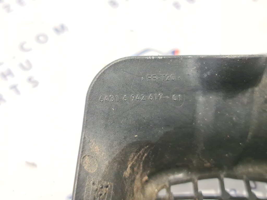 BMW E81 E87 E82 E88 E90 E91 E92 E93 E84 X1 bal elsõ levélrács lefolyó rács 3. kép