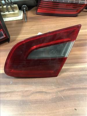 Skoda Superb II SEDAN / jobb hátsó belső lámpa 3t5945094