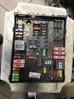 Volkswagen Golf V 1,6 FSI BLF - biztosíték tábla 1k0937124k