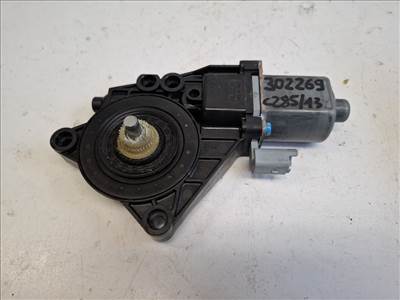 Hyundai IX20 jobb első ablakemelő motor 824601P000 0130822581