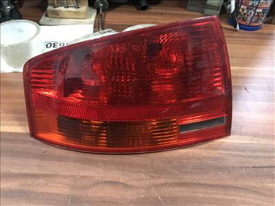 Audi A4 (B6/B7) SEDAN - bal hátsó külső lámpa 