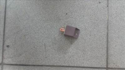 Aprilia Sportcity önindító relé