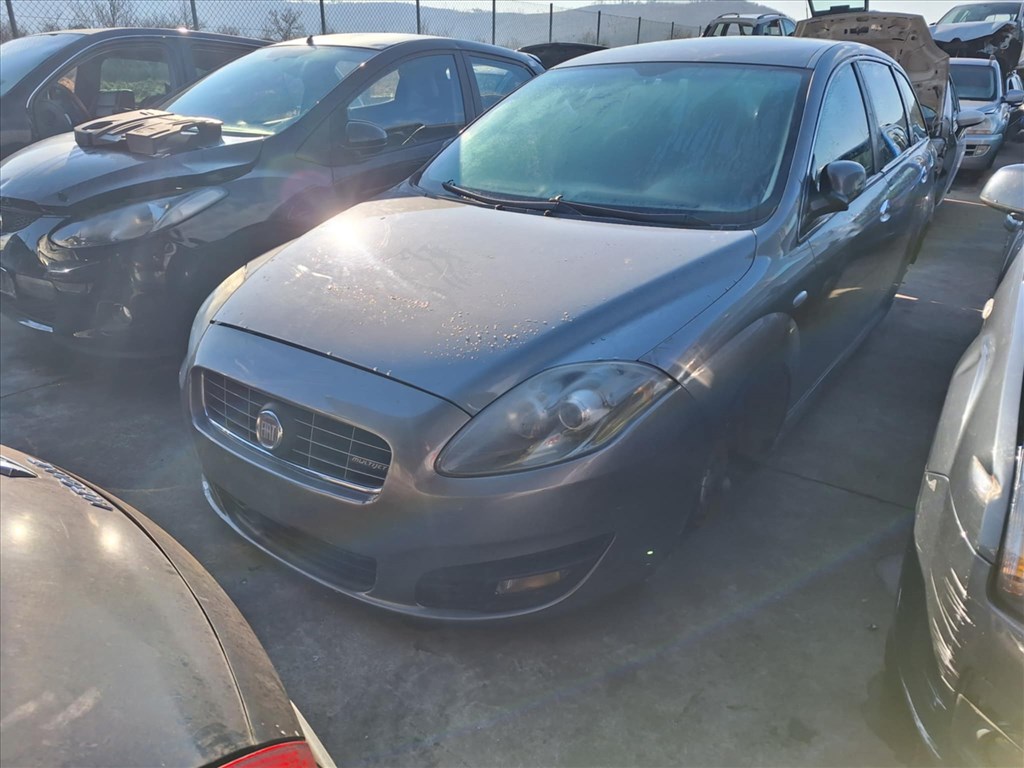 Fiat Croma II lökhárító homlokfal sárvédő lámpa motorháztető  2. kép