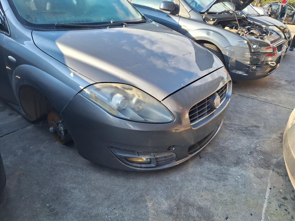 Fiat Croma II lökhárító homlokfal sárvédő lámpa motorháztető  3. kép