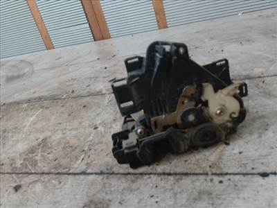 VOLKSWAGEN POLO V. 02-05 Jobb hátsó ajtó zárszerkezet központi záras