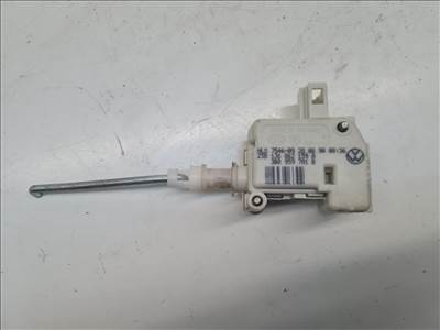 Volkswagen Golf IV csomagtérajtó zár motor (33941) 3b0959781b