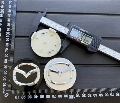 Új Mazda 56mm FELNI ALUFELNI KUPAK KÖZÉP FELNIKÖZÉP FELNIKUPAK EMBLÉMA SAPKA G22C37190A bs1a-3719x