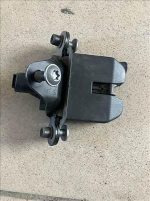 Skoda Octavia II csomagtartó zár 