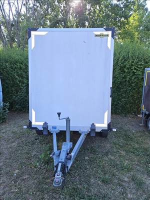 HUMBAUR 2 tengelyes 2.500 kg gyári pótkerékkel szerelt