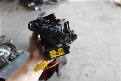 BMW 5-ös sorozat F10/F11 Baloldali motorháztető zár 7184441