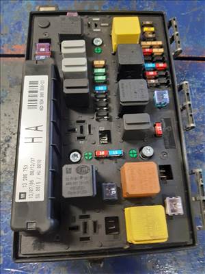Opel Astra H Biztosítéktábla / Relé Tábla