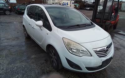 Opel Meriva B bontott alkatrészei