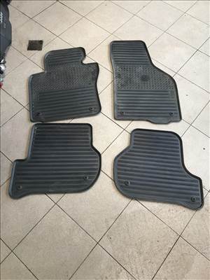 Skoda Octavia II gyári gumiszőnyeg szett