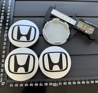 ÚJ HONDA 69mm FELNI ALUFELNI KUPAK KÖZÉP FELNIKÖZÉP FELNIKUPAK EMBLÉMA JEL 44732-T2A-A31