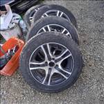  4x108 lyukosztású 15" használt alufelni, rajta 185/65 újszerű Yokohama négyévszakos gumi 