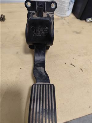 Mercedes Viano W639 gázpedál  0280755025