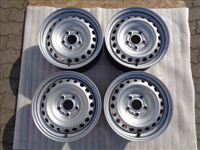 Renault Kangoo lemezfelni 15-ös, 5×108-as osztó újszerű állapotban eladó.