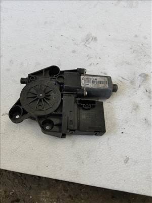 Renault Mégane III Jobb első ablakemelő motor  807301396r