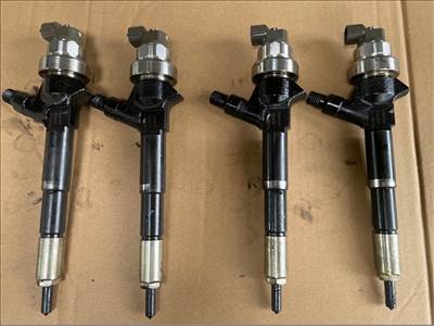 Opel Astra J 1.7 CDTI Befecskendező 55567729 DENSO Porlasztó