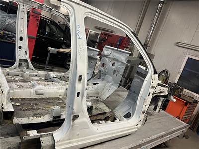 Suzuki Swift jobb küszöb, A-B oszlop,ZNL