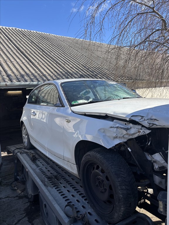BMW 1-es sorozat (E81, E82, E87, E88) bontott alkatrészei 3. kép