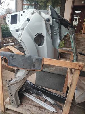 Ford Kuga Mk2 Jobb hatso jobb hátsó negyed 