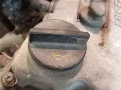 Nissan Micra II Olajbeöntő Sapka *147838*