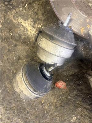 Audi A6 (C5 - 4B) motortartó bak 