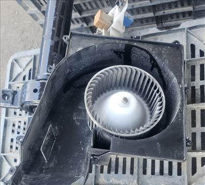 Nissan Almera II Fütömotor 