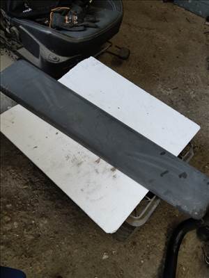 Renault Trafic II Jobb első ajtó díszléc  8200036086