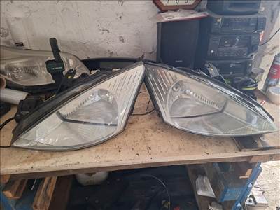 Ford Focus mk1 első lámpák eladók 