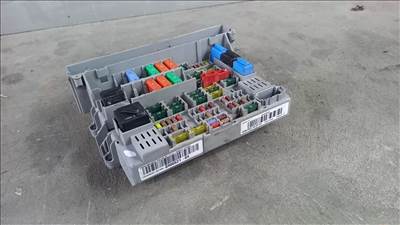 bmw e87 e90 e91 04- komfort biztosítéktábla biztosíték tábla sku6006