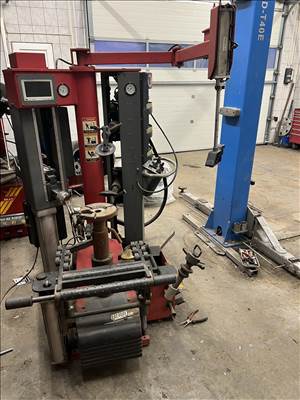 Gumiszerelőgép eladó nagyméretü és defektűrő gumik szeteléséhez