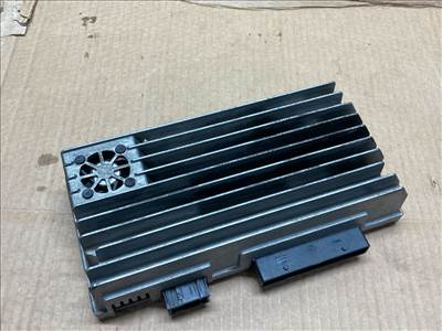 Audi A4 (B8 - 8K) erősítő  8t0035223p 8t0035223c