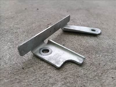 Ford Transit Tranzit 00- Tolóajtó zár zárszerkezet távtartó védő 6966