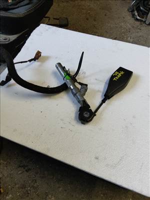 Renault Trafic II Jobb első övfeszítő 