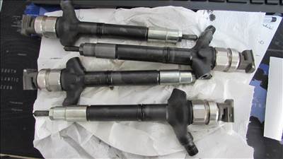 Toyota Auris 2.0D porlasztó 23670-0R190