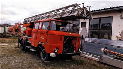 IFA Tüzoltólétrás autó.