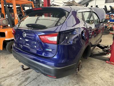 Nissan Quashqai j11 karosszéria elemek .