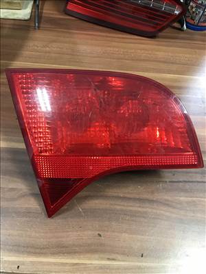 Audi A4 (B6/B7) AVANT / bal hátsó belső lámpa