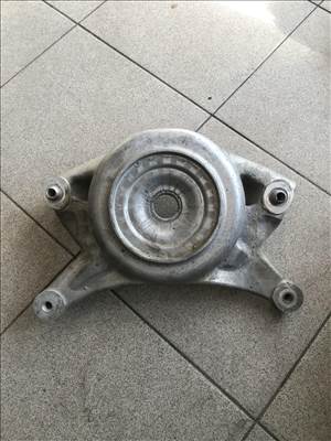 Audi A4 (B8 - 8K) / jobb első rugótányér 8k0412384f