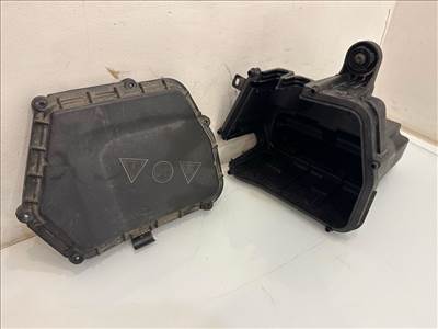 BMW F25 F26 motortérben lévő ecu és relé doboz fedelével. 12908509909